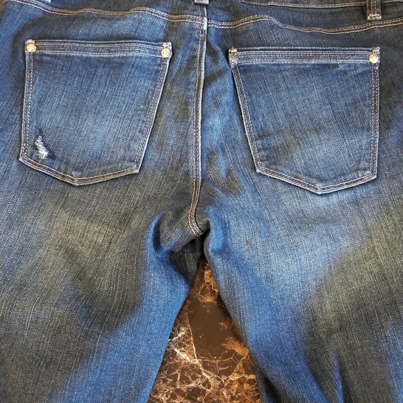 White House Black Market crop leg jeans SZ 4 distressed excellent condition - Picture 3 of 11